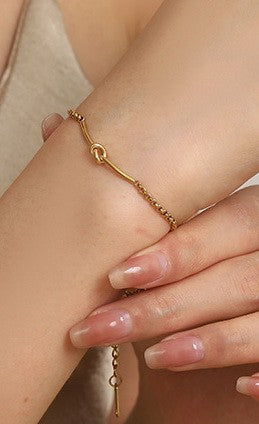 Dainty Knot Gold Bracelet
