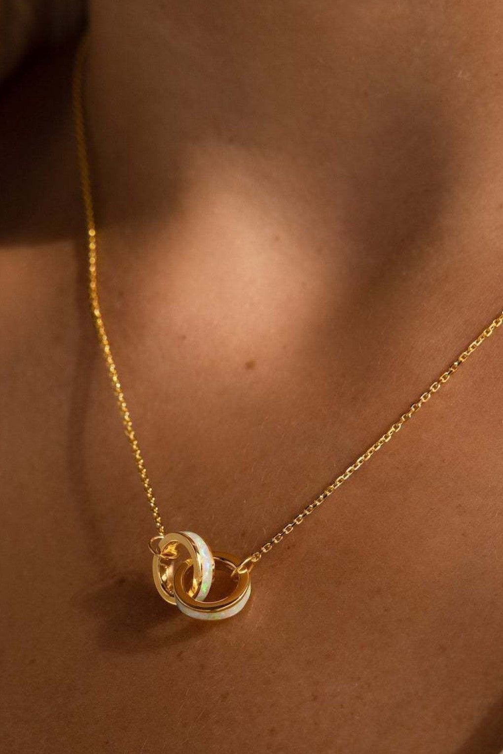 Dainty 18K Intertwining Opal Chain Necklace