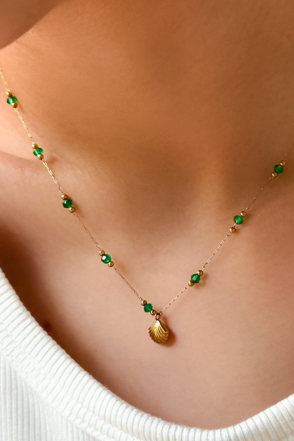 Dainty 18K Non-Tarnish Shell & Emerald Chain Necklace