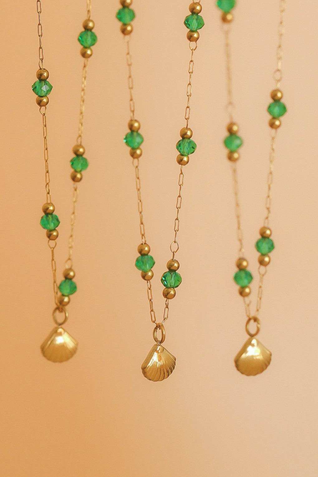 Dainty 18K Non-Tarnish Shell & Emerald Chain Necklace